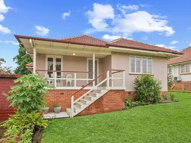 Unique 3 BR 193 Cracknell Road, Tarragindi, QLD 4121