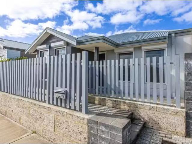 Rental! 3 BR 19 Yaramin Way, Golden Bay House for rent Listed.