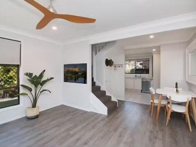 Rental! 3 BR 1/9 Beach Street, Kingscliff Townhouse for rent.
