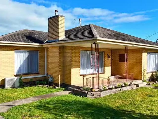 Unique 3 BR 19 Rolland Street, Sale, VIC 3850