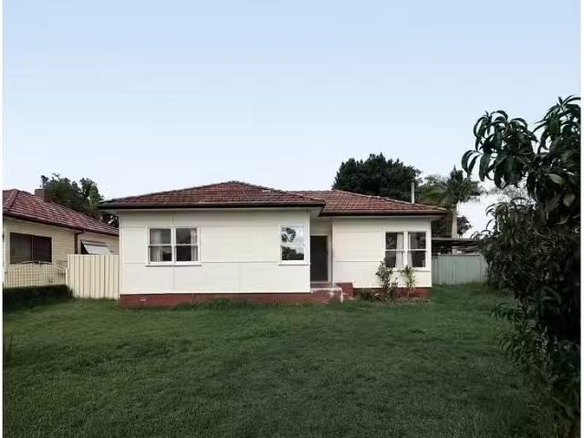 Charming 3 BR 1 Mereil Street, Campbelltown House for rent Li.