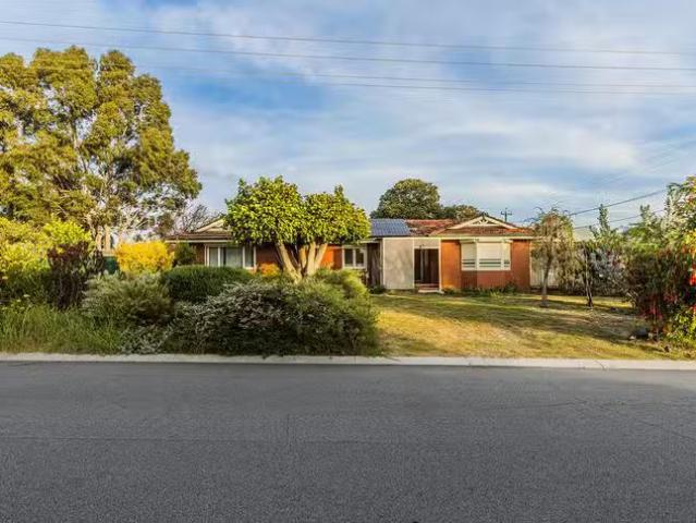 Cheap 3 BR 1 Olmar Place, Kelmscott, WA 6111