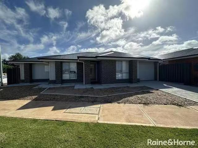 Charming 3 BR 1 Allendale Drive, Munno Para Downs, SA 5115