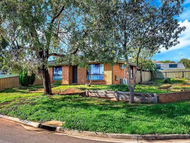 Rental! 3 BR 1 Illawarra Court, CRAIGMORE, SA 5114 House for.