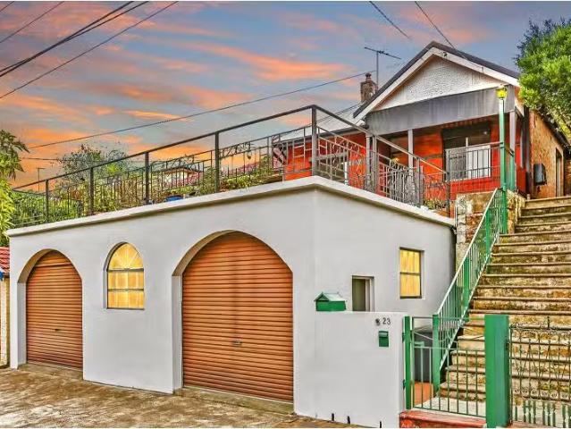 Deal! 3 BR 23 Ness Avenue, Dulwich Hill House for rent Listed.