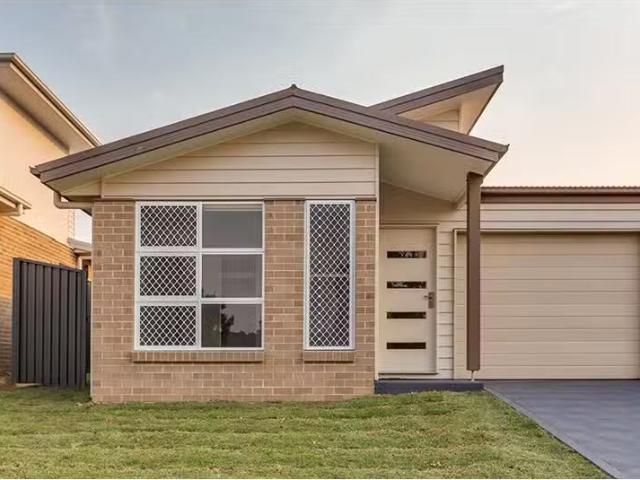 Rental! 3 BR 204 Johns Road, Wadalba Townhouse for rent Liste.