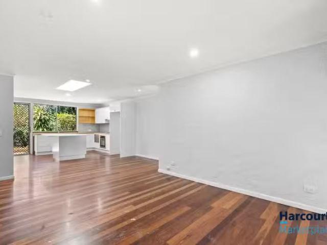 Cozy 3 BR 21/18 Holmes Street, TOOWONG, QLD 4066 House for R.