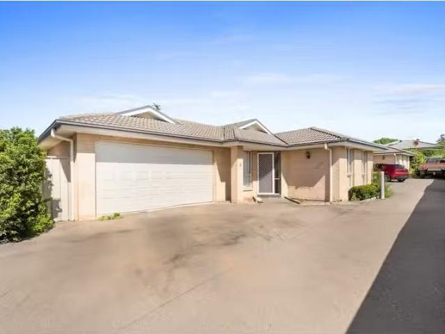 New 3 BR 2/14 Kennedy Close, Muswellbrook Townhouse for rent.