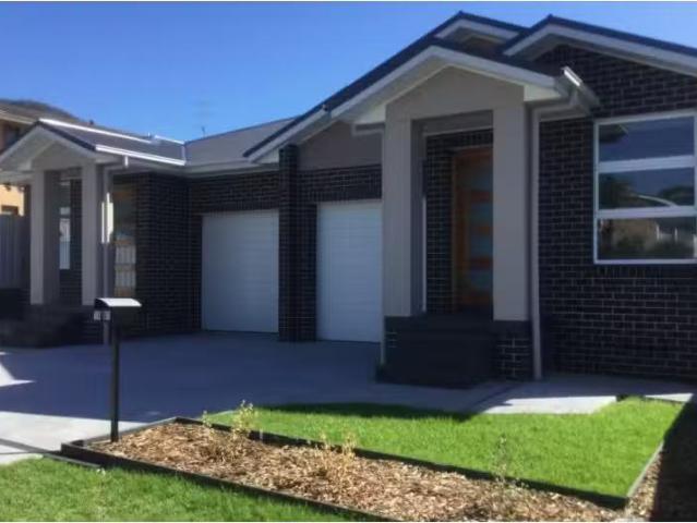 Just in! 3 BR 2/15 The Avenue, Corrimal Townhouse for rent Li.