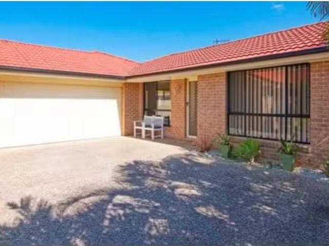 Rental! 3 BR 2/16 Flemington Street, BANORA POINT Apartment fo.