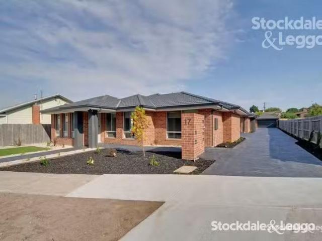 For Rent! 3 BR 2/17 Bank Street, Traralgon, VIC 3844