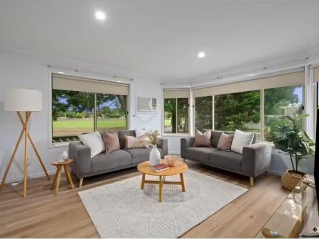 For Rent! 3 BR 21 Creasey Place, Glenroy House for rent Liste.