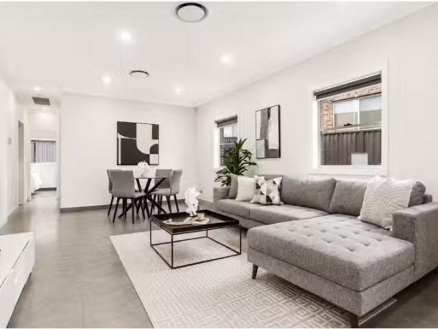Cozy 3 BR 21 Nicoll Street, ROSELANDS House for rent Listed b.