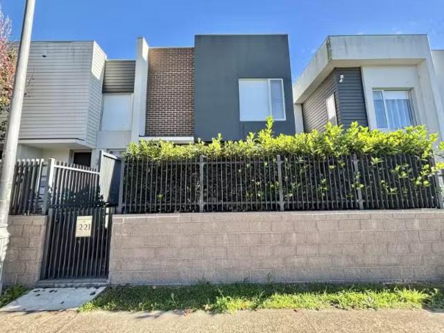 Charming 3 BR 221 Jamboree Avenue, DENHAM COURT House for rent.
