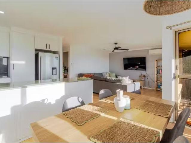 Rental! 3 BR 2/2 10 Cupania Court, TWEED HEADS WEST Townhouse.