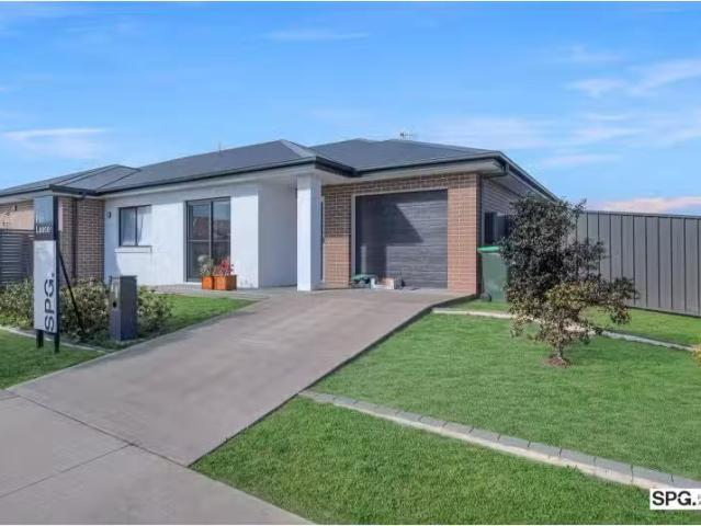 Rental! 3 BR 2/31 Crestwood Road, Thornton Townhouse for rent.