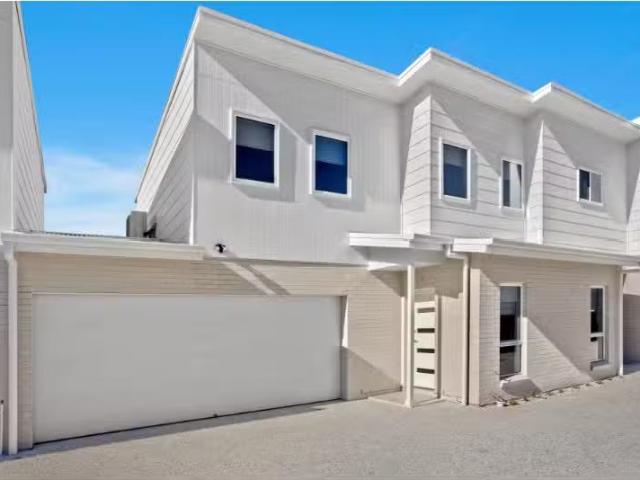 Nice 3 BR 2/7 Hopetoun Street, OAK FLATS House for rent Liste.