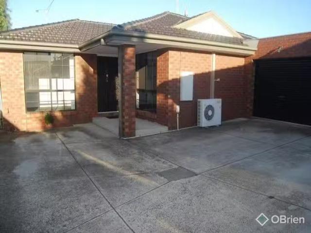 For Rent! 3 BR 2/43 Wilmot Drive, Delahey, VIC 3037