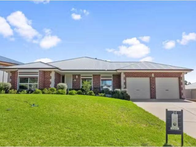 Deal! 3 BR 24 Yanko Crescent, Bourkelands House for rent List.