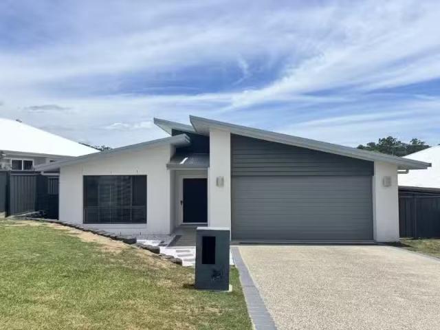 New 3 BR 24 Admiralty Drive, Safety Beach House for rent List.