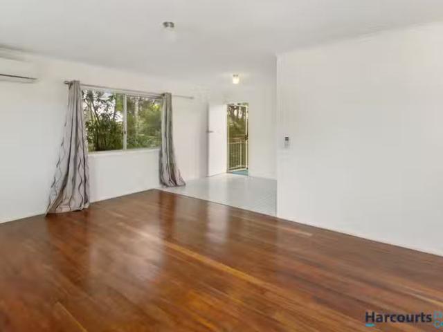 Charming 3 BR 24 Birch Street, KINGSTON, QLD 4114 House for.