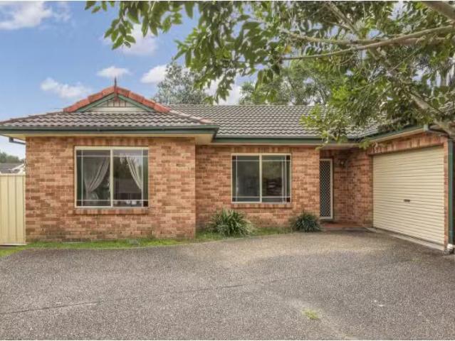 Unique 3 BR 2/4 Brownlee Place, ALBION PARK RAIL House for ren.