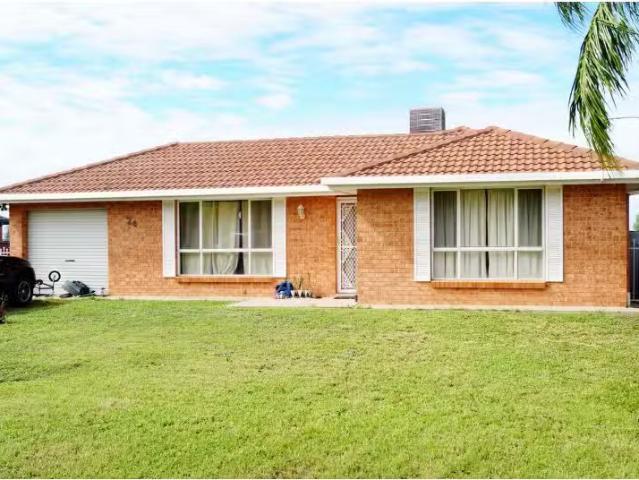 Charming 3 BR 24 Loren Avenue, Moree House for rent Listed by.