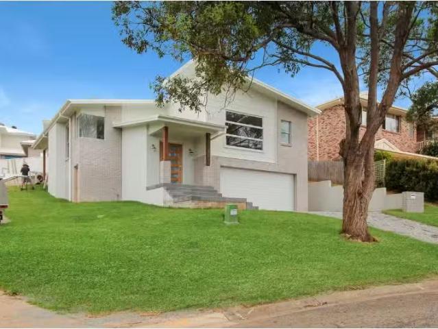 Cozy 3 BR 24 Rowthorne Way, Port Macquarie House for rent Lis.