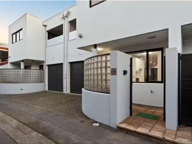 For Rent! 3 BR 2/56 Finniss Street, NORTH ADELAIDE House for r.