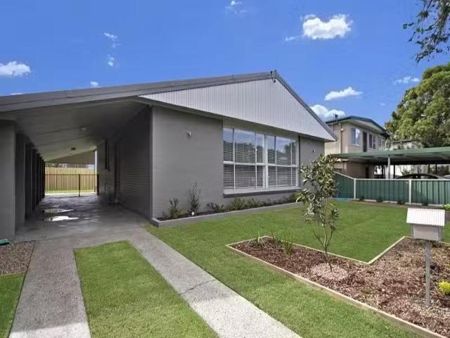 Cozy 3 BR 25 Binya Avenue, Kirra House for rent Listed by Lea.