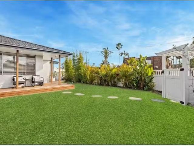 Charming 3 BR 25 Endeavour Drive, Long Jetty House for rent L.