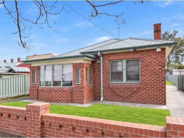 For Rent! 3 BR 25 Manilla Street, Bathurst House for rent Lis.