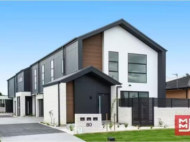 Charming 3 BR 2/80 Griffiths Street, Oak Flats Townhouse for r.