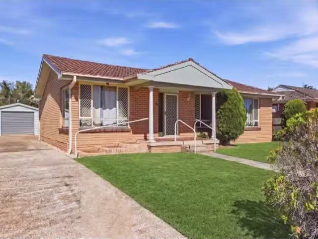 Rental! 3 BR 28 Alton Close, Raymond Terrace House for rent L.