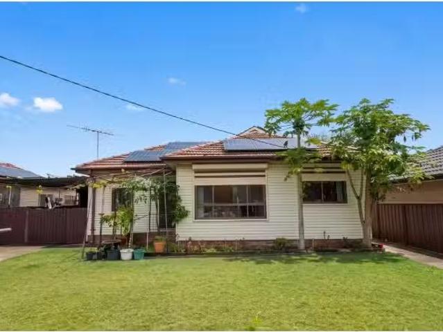 Charming 3 BR 2 Brelogail Street, NORTHMEAD House for rent Li.