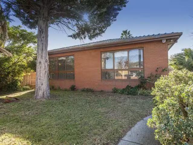 Cheap 3 BR 33 Heath Avenue, Oakleigh, VIC 3166