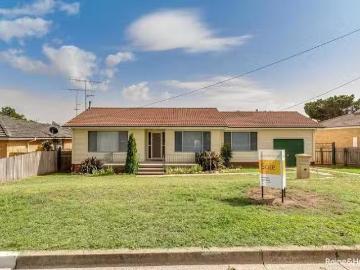 Charming 3 BR 30 Buffalo Crescent South, Goulburn, NSW 2580