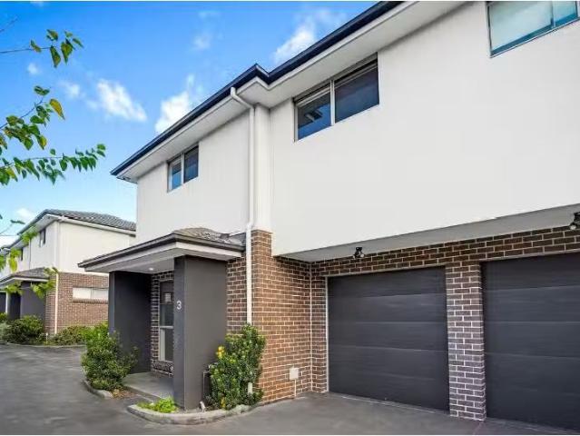 Charming 3 BR 3/18 Brisbane Street, OXLEY PARK Townhouse for r.