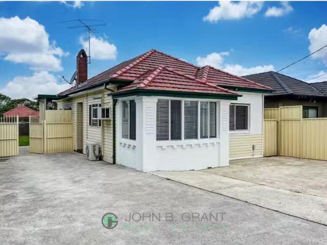 Cozy 3 BR 319 Roberts Road, GREENACRE House for rent Listed b.