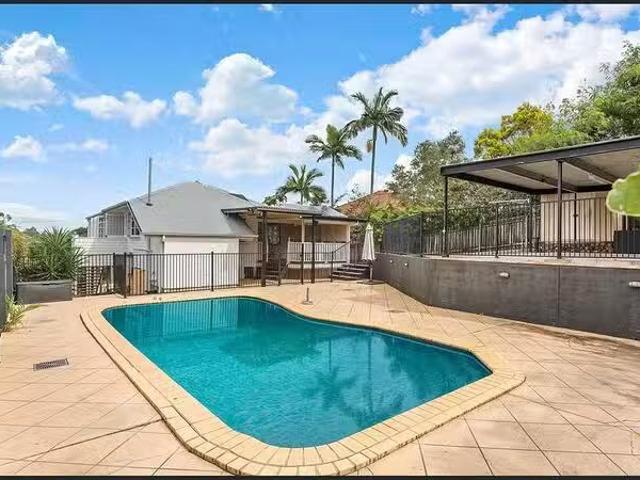 For Rent! 3 BR 31 Thuruna Street, Stafford, QLD 4053