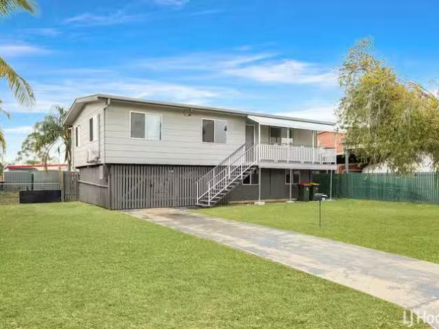 Deal! 3 BR 31 Roderkirchen Street, Kawana, QLD 4701