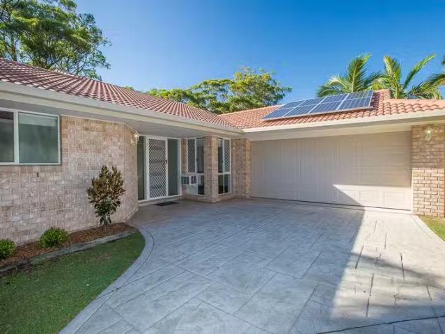 Charming 3 BR 32 Ballybunion Drive, PARKWOOD, QLD 4214 House.