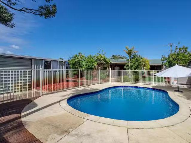 Unique 3 BR 32 Chamberlain Street, Gosnells, WA 6110
