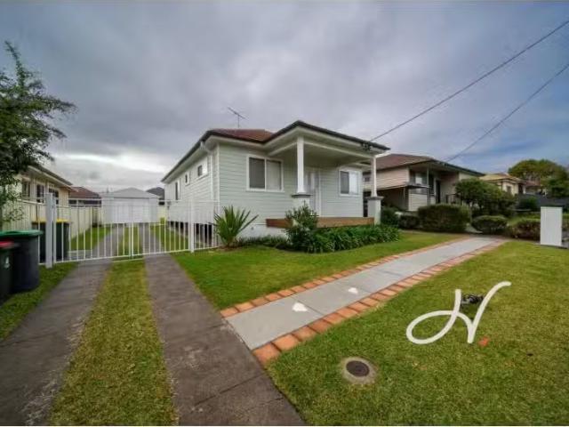 Rental! 3 BR 32 Delauret Square, Waratah West House for rent.