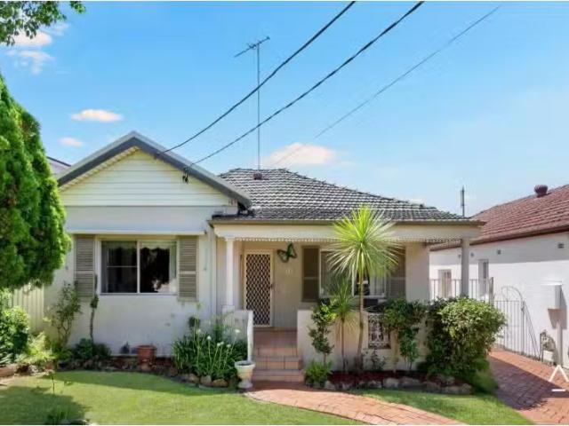 Nice 3 BR 32 Holmwood Avenue, Strathfield South House for rent.