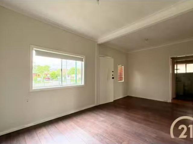 Unique 3 BR 37 Nile Street, Fairfield Heights House for rent.