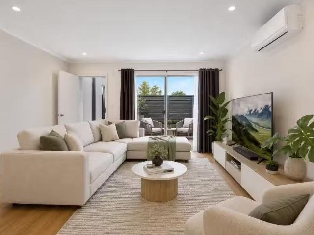 Rental! 3 BR 38/8 Ken Tribe Street, COOMBS Townhouse for rent.