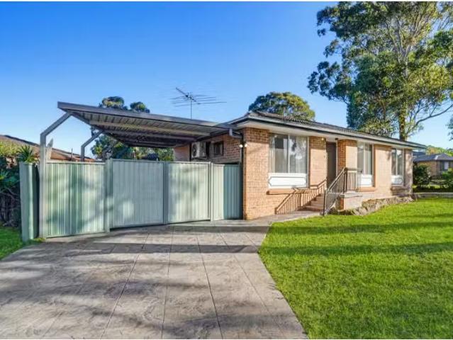 Unique 3 BR 3 Moorina Close, GREENFIELD PARK House for rent L.