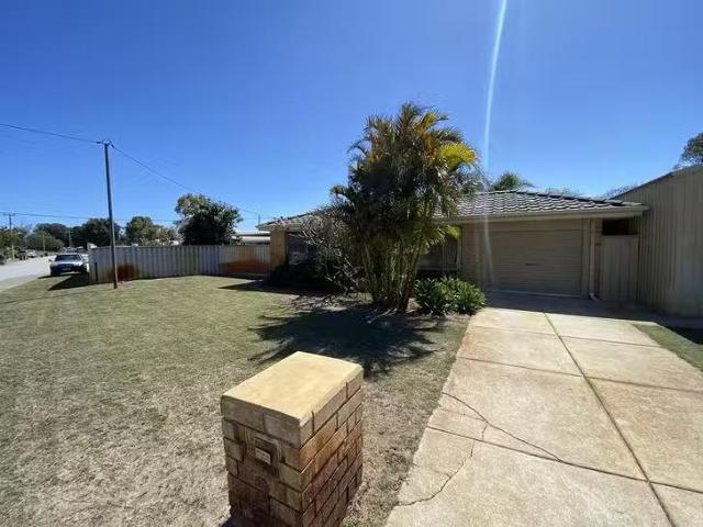 Cozy 3 BR 3 Newlyn Way, Coodanup, WA 6210
