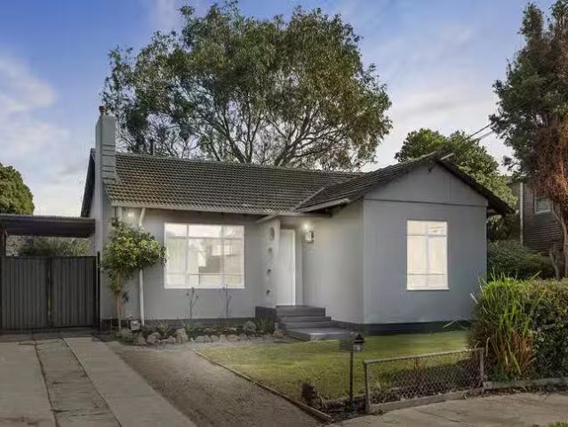 Cozy 3 BR 3 Bridgeford Court, Heidelberg West, VIC 3081